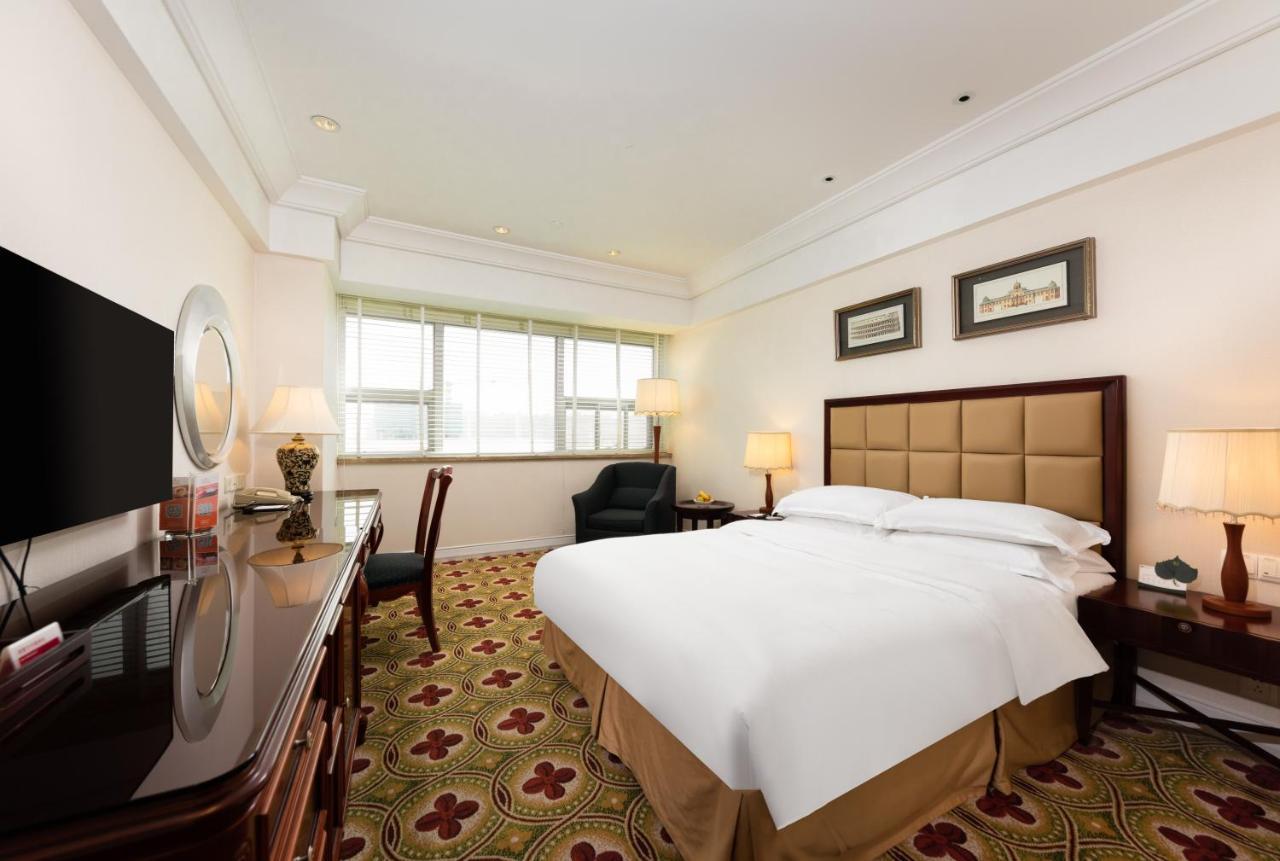 Ramada Plaza Optics Valley Hotel Wuhan Exterior foto