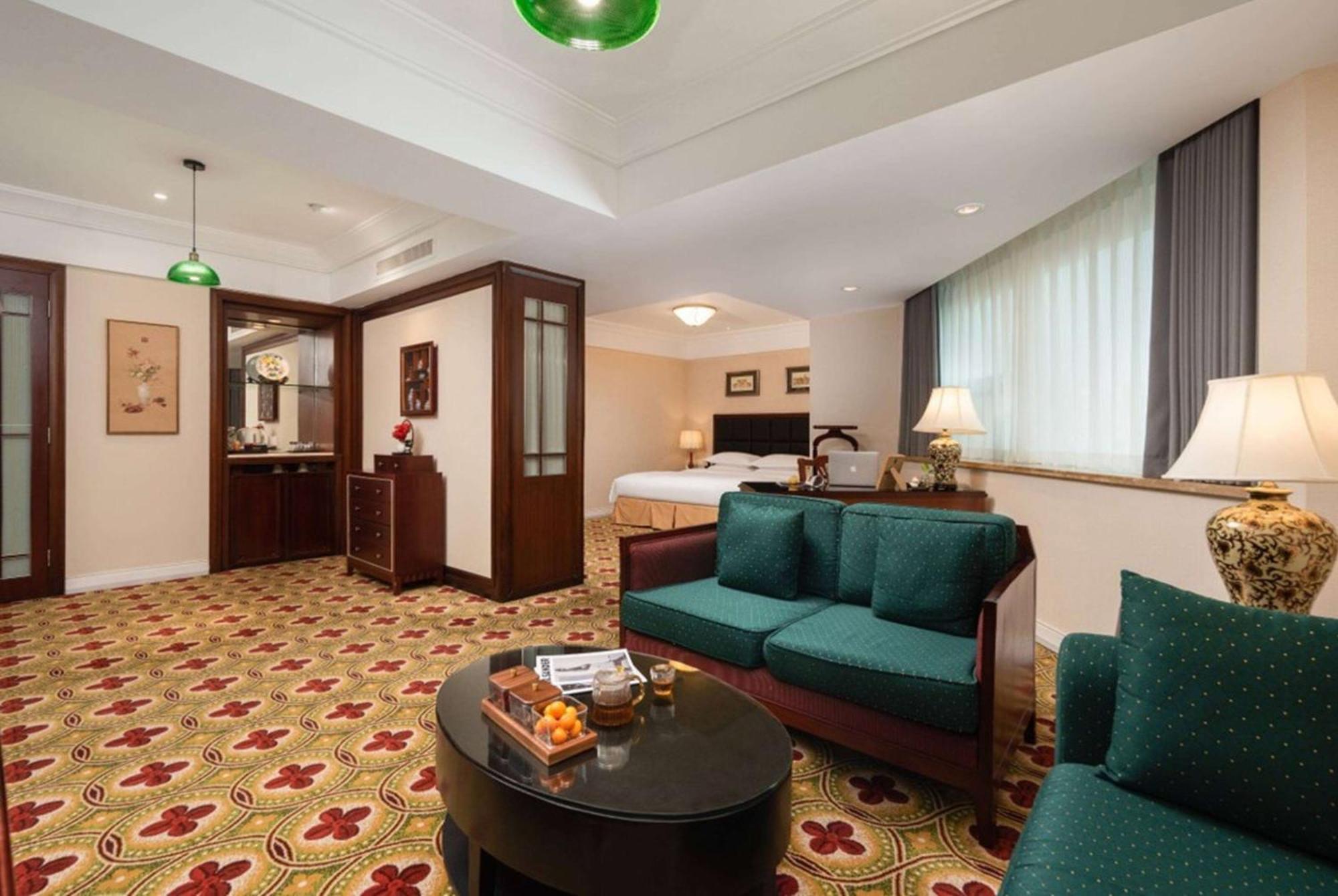 Ramada Plaza Optics Valley Hotel Wuhan Exterior foto