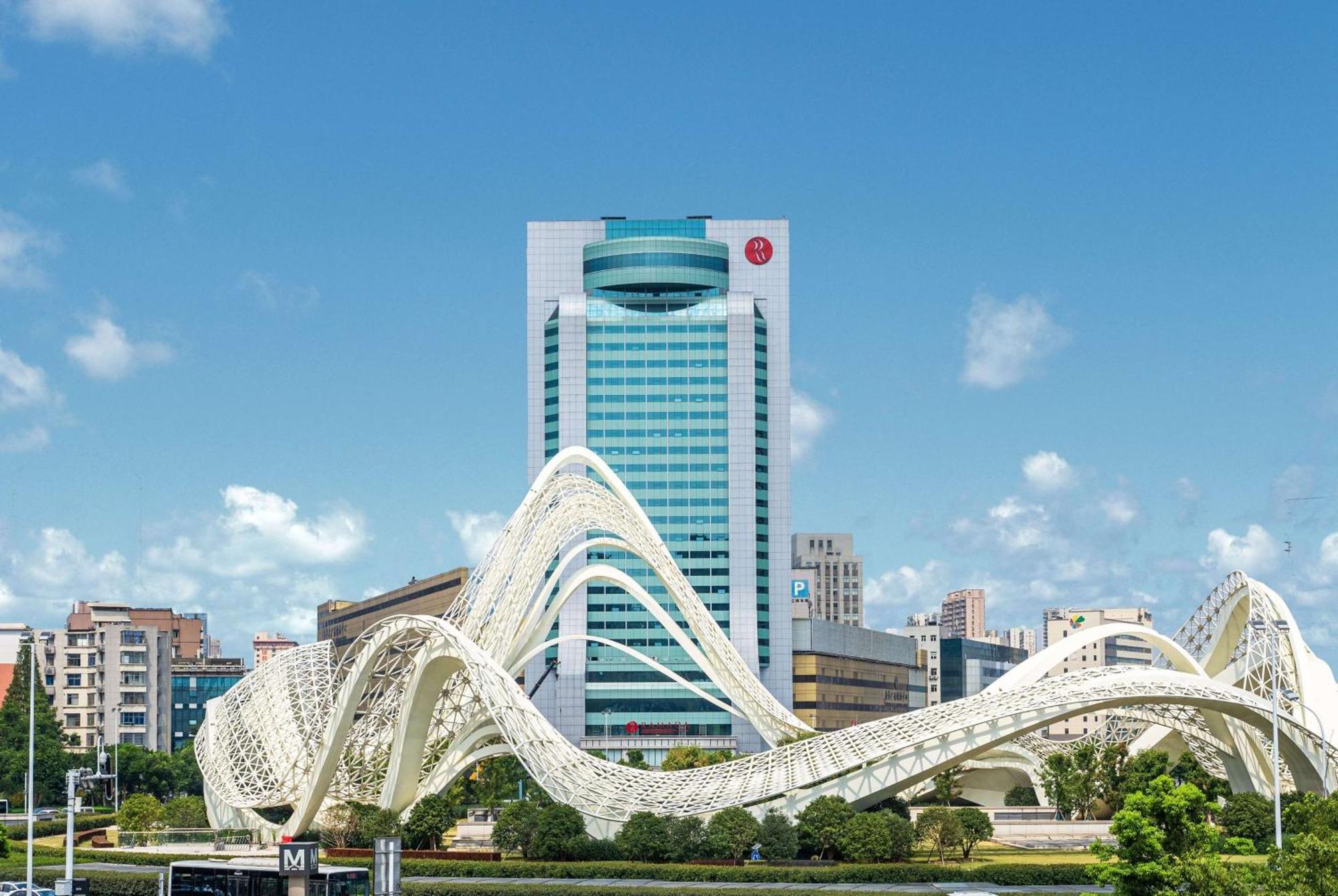 Ramada Plaza Optics Valley Hotel Wuhan Exterior foto