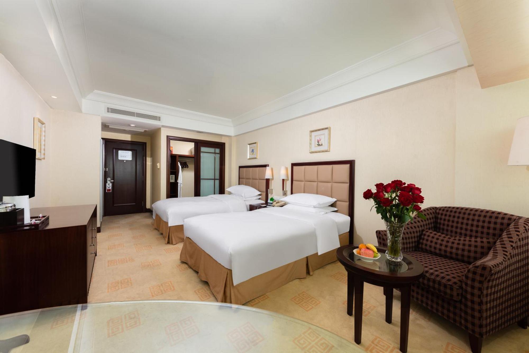 Ramada Plaza Optics Valley Hotel Wuhan Exterior foto