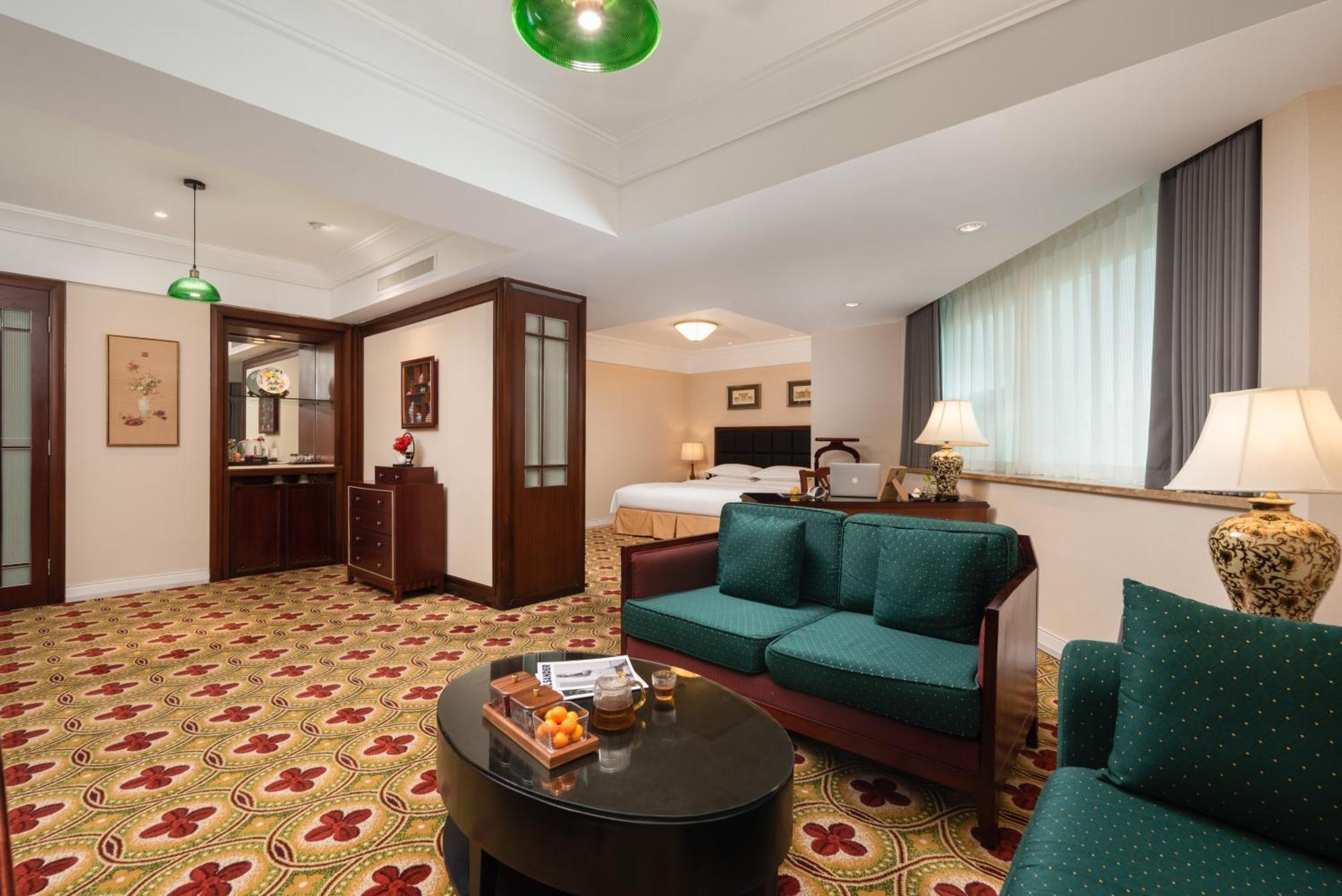 Ramada Plaza Optics Valley Hotel Wuhan Exterior foto