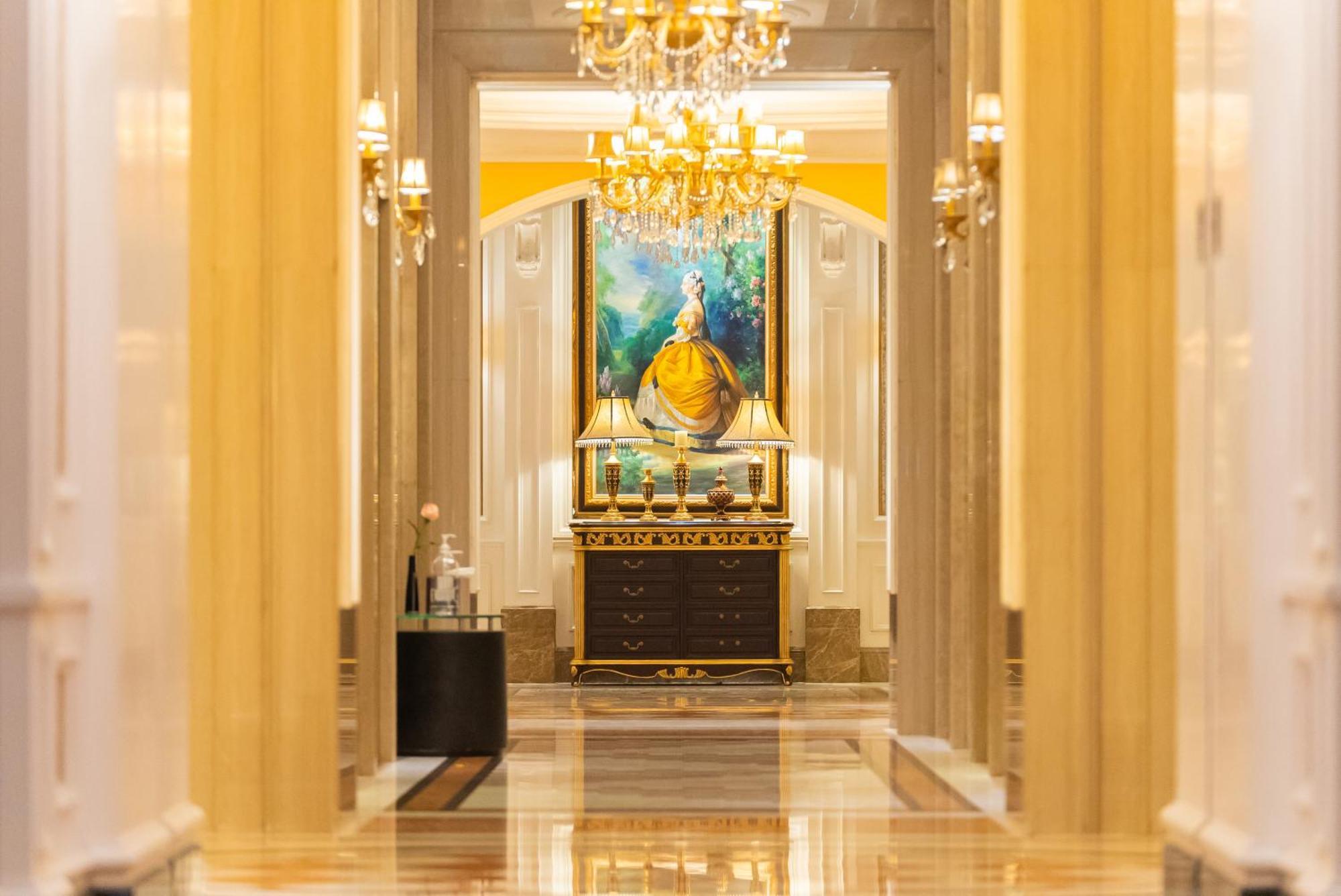 Ramada Plaza Optics Valley Hotel Wuhan Exterior foto