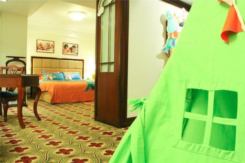 Ramada Plaza Optics Valley Hotel Wuhan Exterior foto